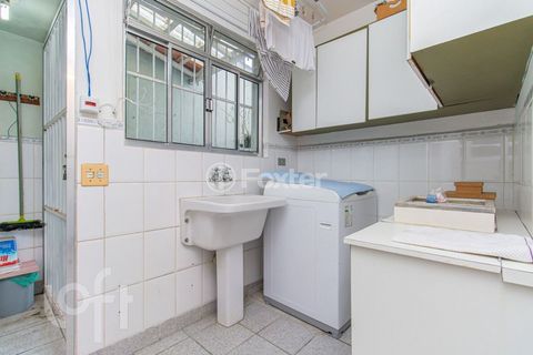 Image 8 - 742808