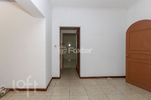 Image 7 - 744149