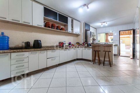 Image 4 - 744441