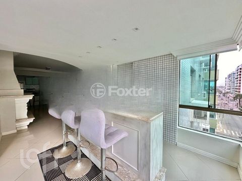 Image 4 - 744461