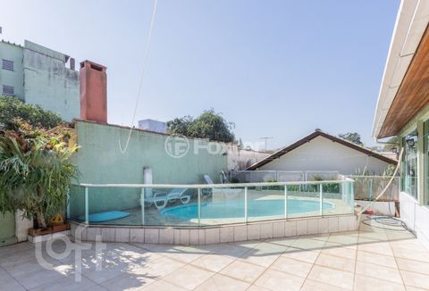 Image 7 - 745400
