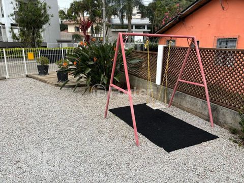 Image 3 - 746956