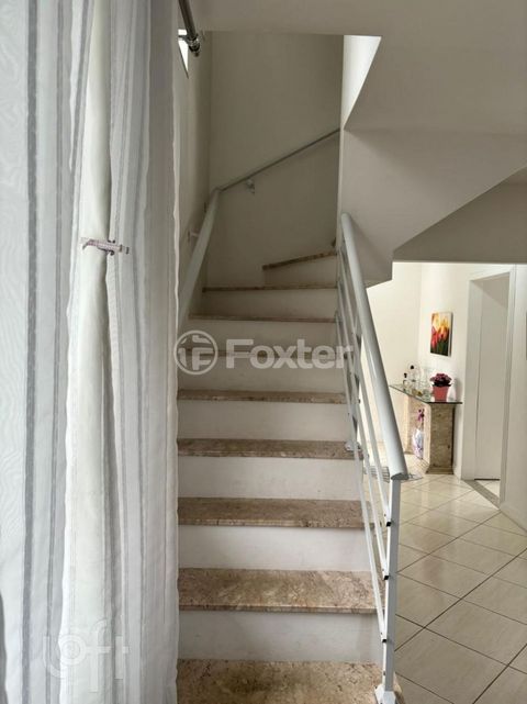 Image 10 - 746956