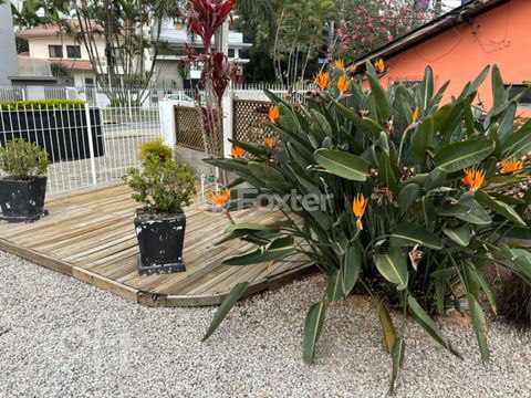 Image 1 - 746956