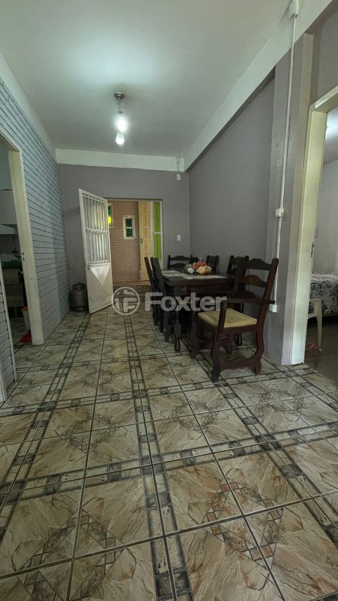 Image 8 - 747065