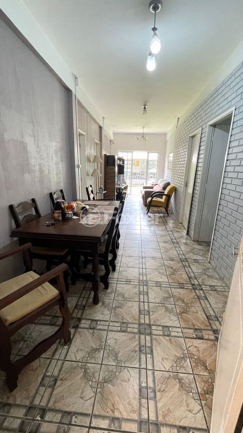 Image 6 - 747065
