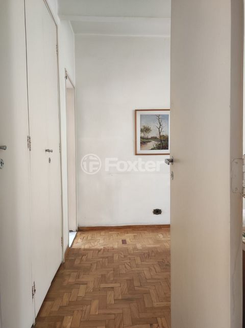 Image 4 - 747135