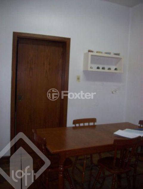 Image 4 - 747347