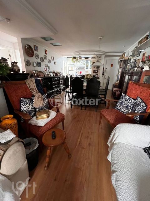 Image 1 - 747519