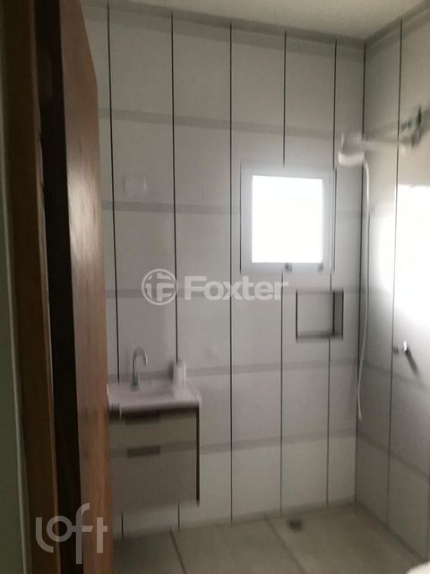 Image 4 - 747689