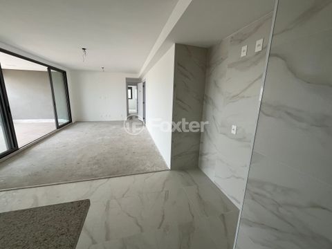 Image 3 - 748079