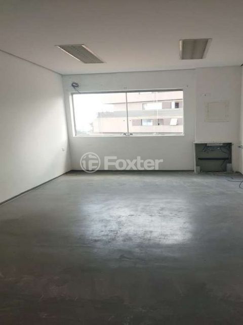 Image 6 - 748087