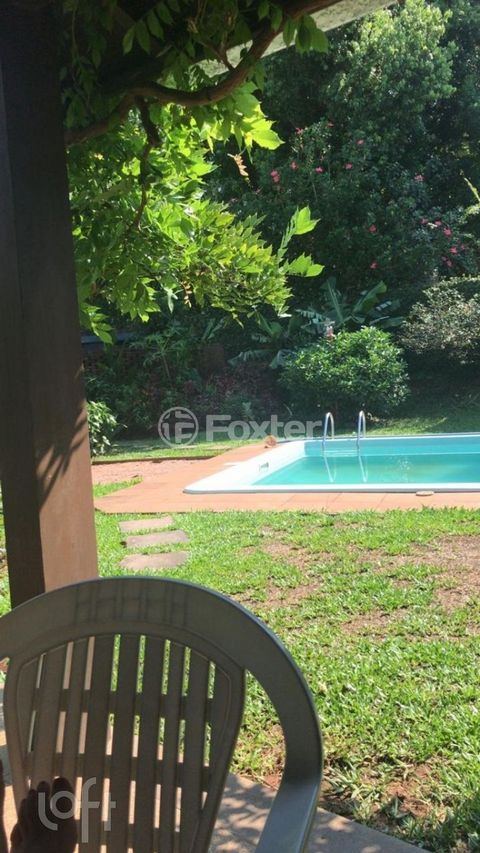 Image 9 - 748553