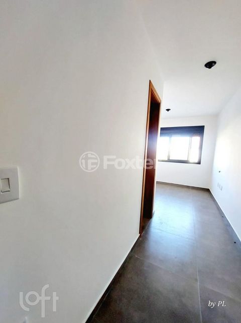 Image 7 - 748591