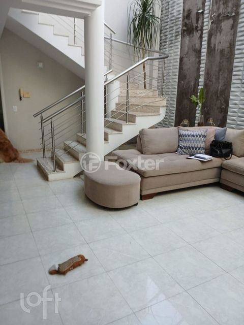 Image 1 - 748606