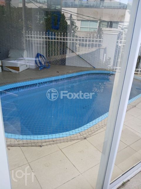 Image 5 - 748606