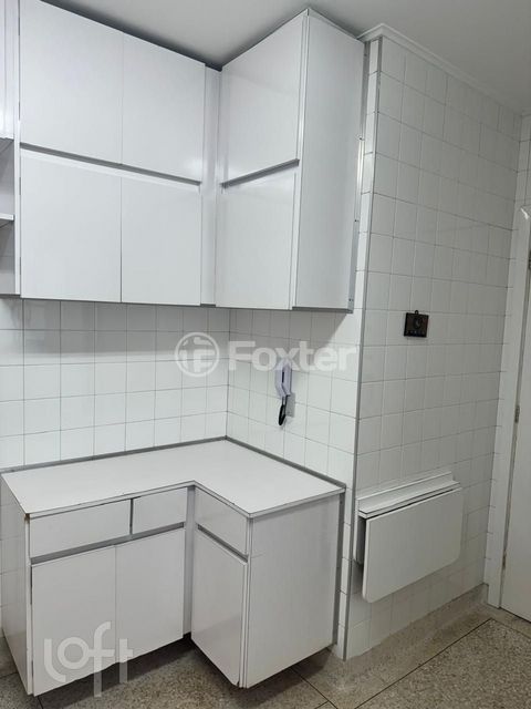 Image 9 - 748614