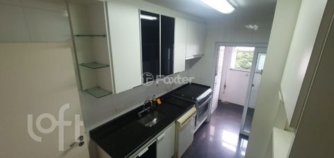 Image 8 - 748678