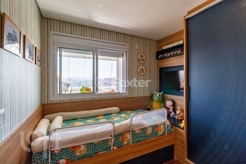 Image 8 - 748684