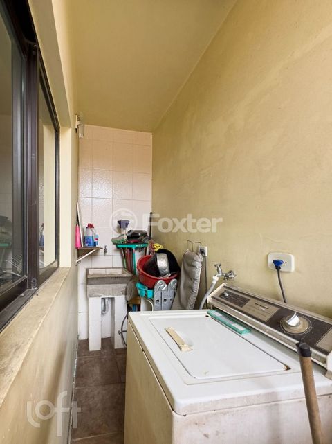 Image 8 - 748702