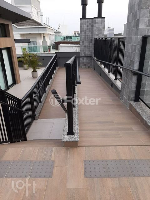 Image 4 - 748802