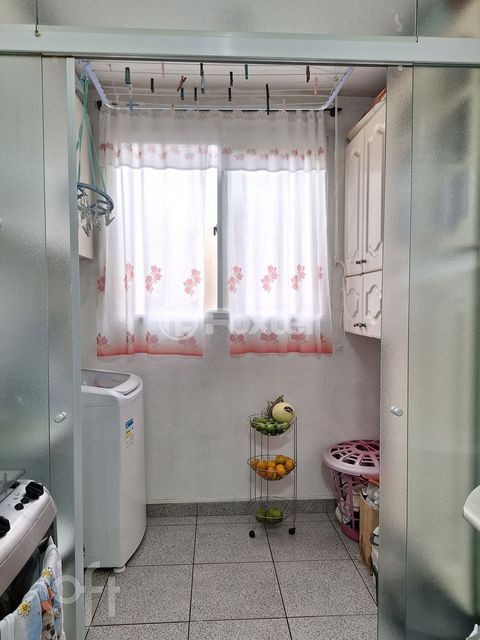 Image 7 - 748808