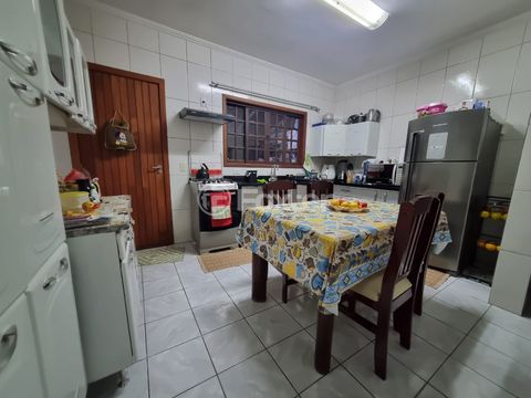 Image 2 - 748884