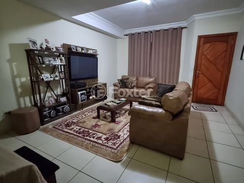 Image 1 - 748884