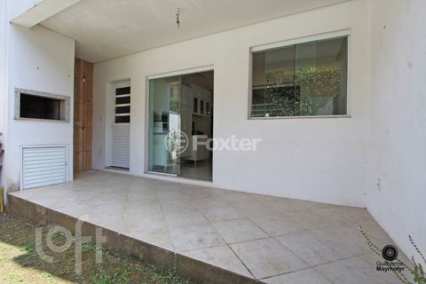 Image 7 - 749468