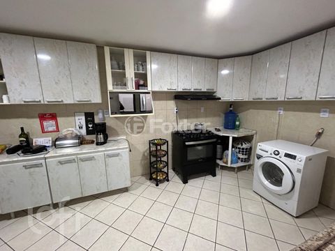 Image 6 - 749469