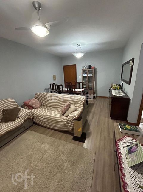 Image 3 - 749469