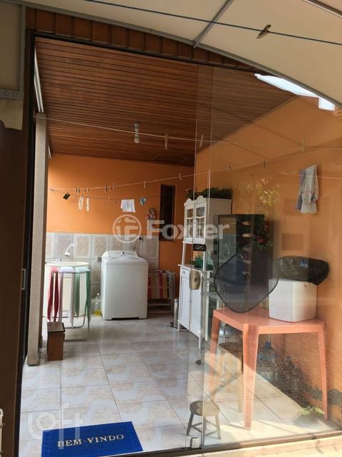 Image 8 - 749472