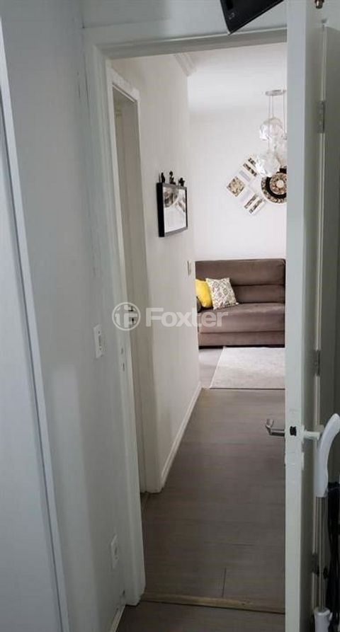 Image 4 - 749946