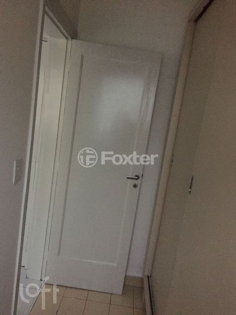 Image 11 - 750077