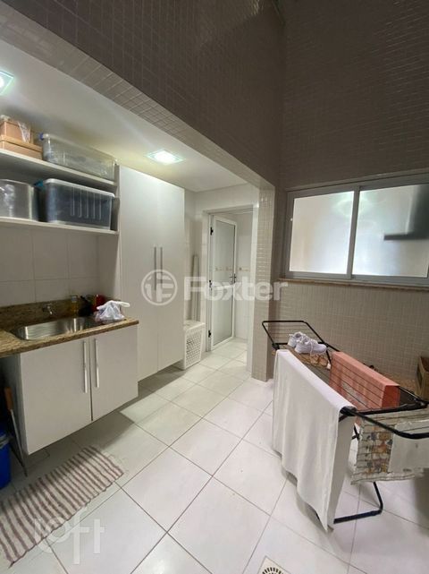Image 11 - 752130