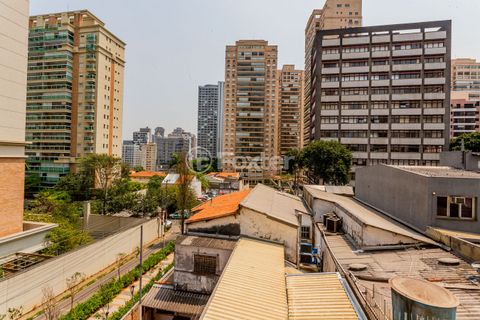 Image 8 - 752586