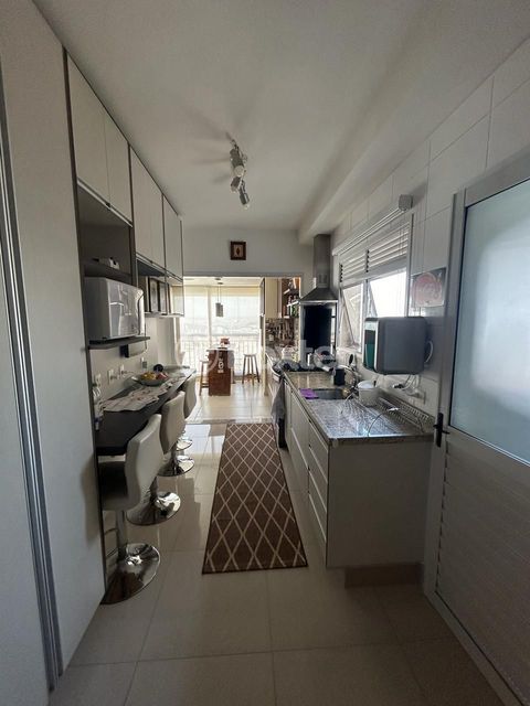 Image 7 - 752912