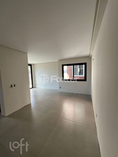 Image 9 - 753825