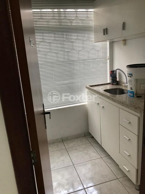 Image 7 - 755989