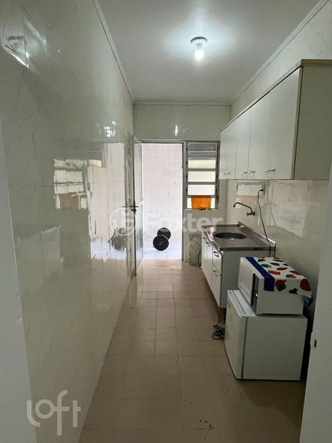 Image 4 - 758024