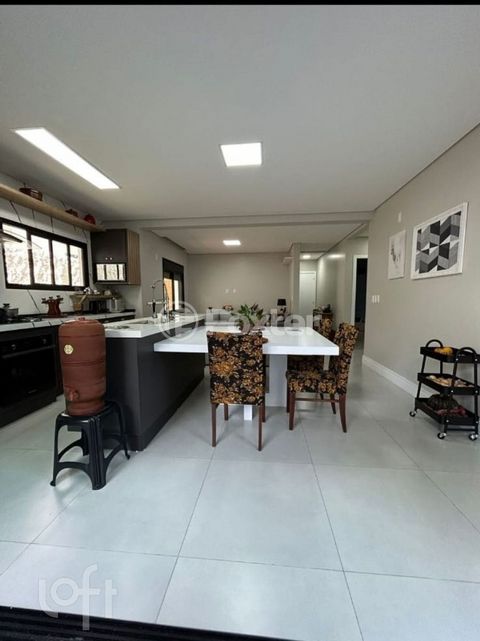 Image 7 - 806305