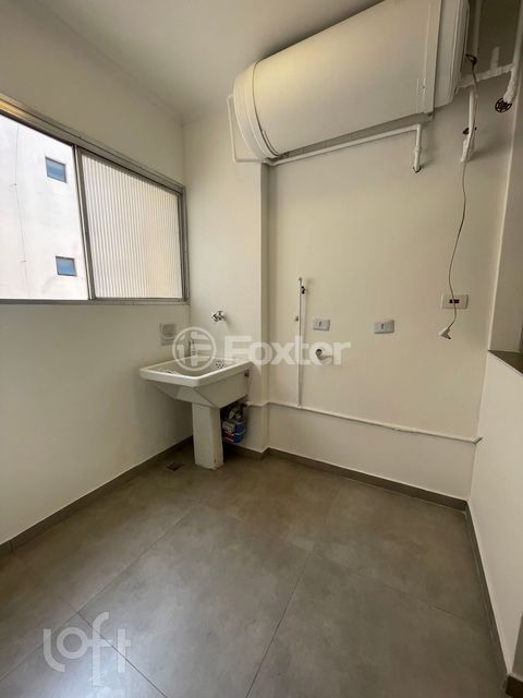 Image 10 - 806462