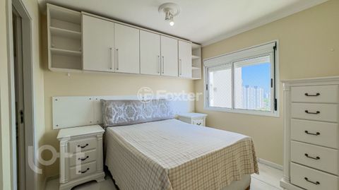 Image 7 - 806599