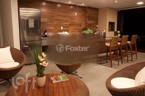 Image 10 - 807405