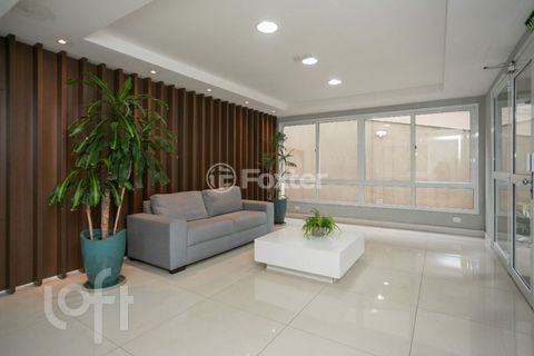 Image 3 - 807811