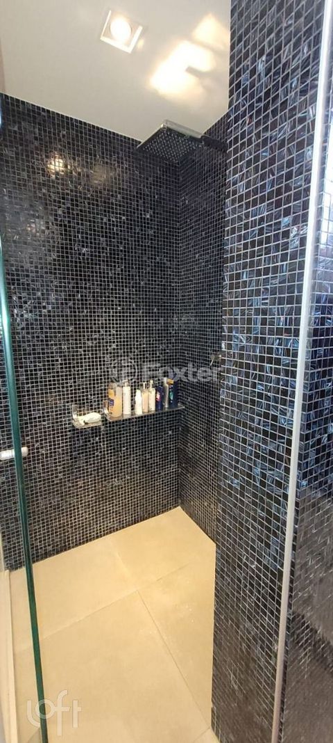 Image 8 - 808042