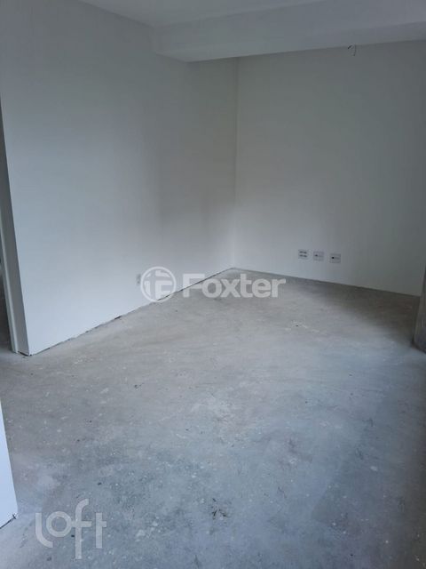 Image 8 - 809677
