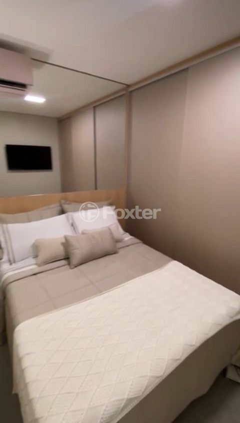 Image 7 - 809724