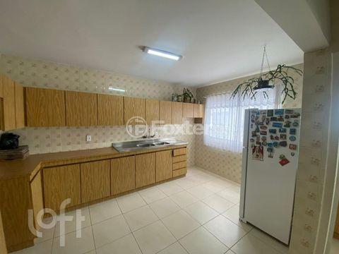 Image 3 - 809987