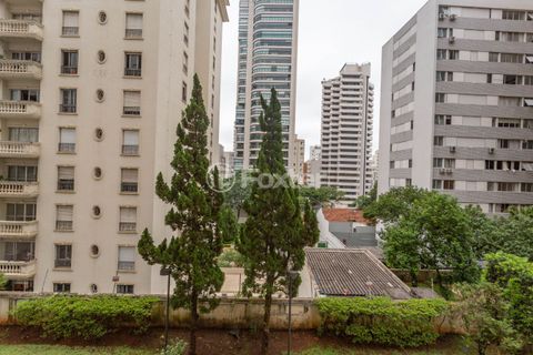 Image 5 - 810611